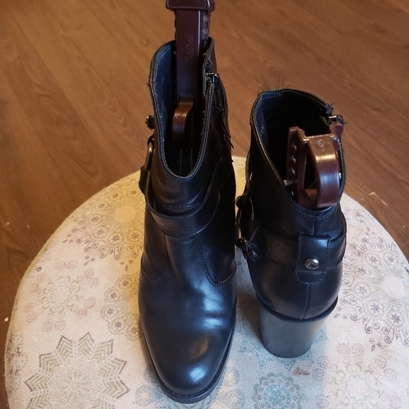 HP. Stuart Weitzman Leather Bootie - Picture 14 of 16